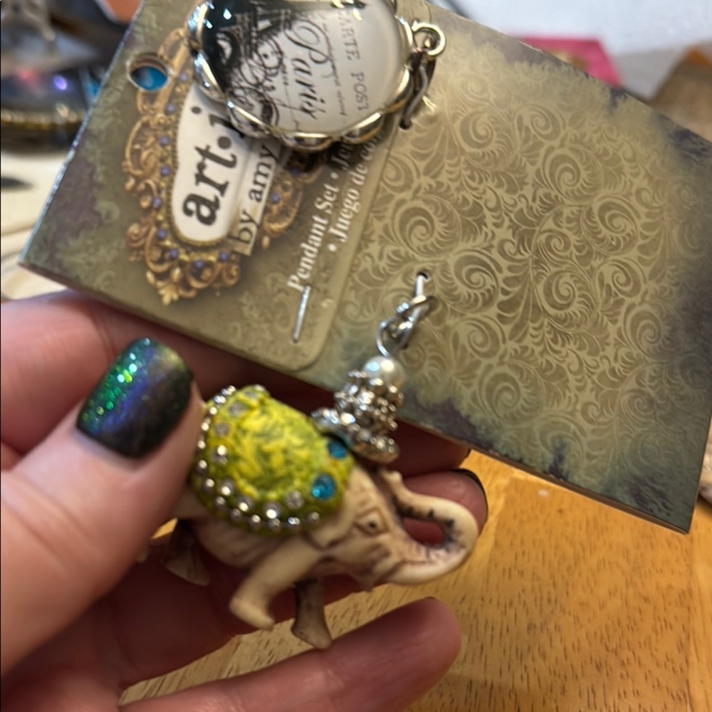 Art-i-Cake Paris Pendant Set - Picture 3 of 3